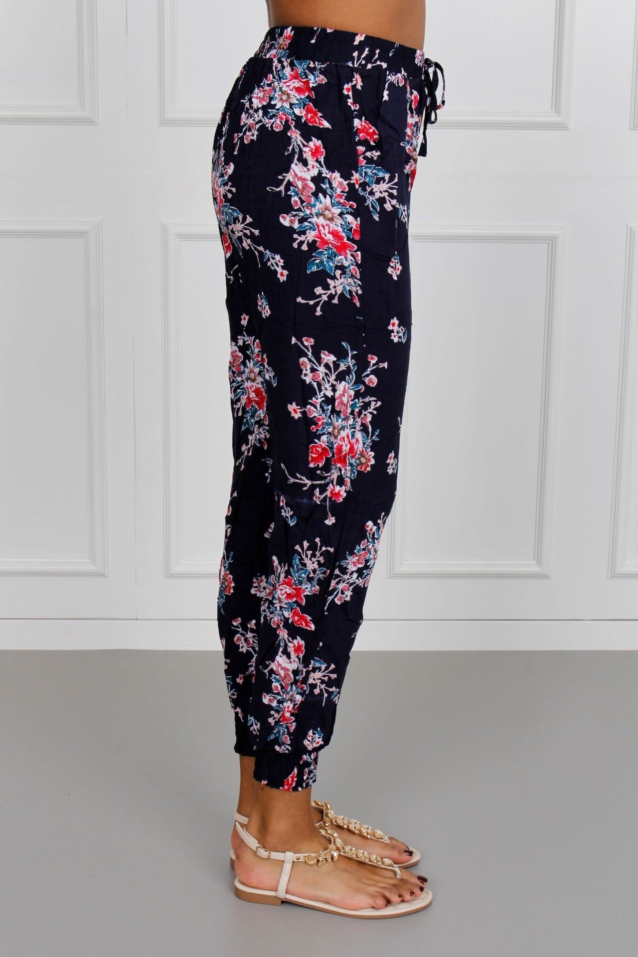 Elastische Hose mit Blumenprint, navy