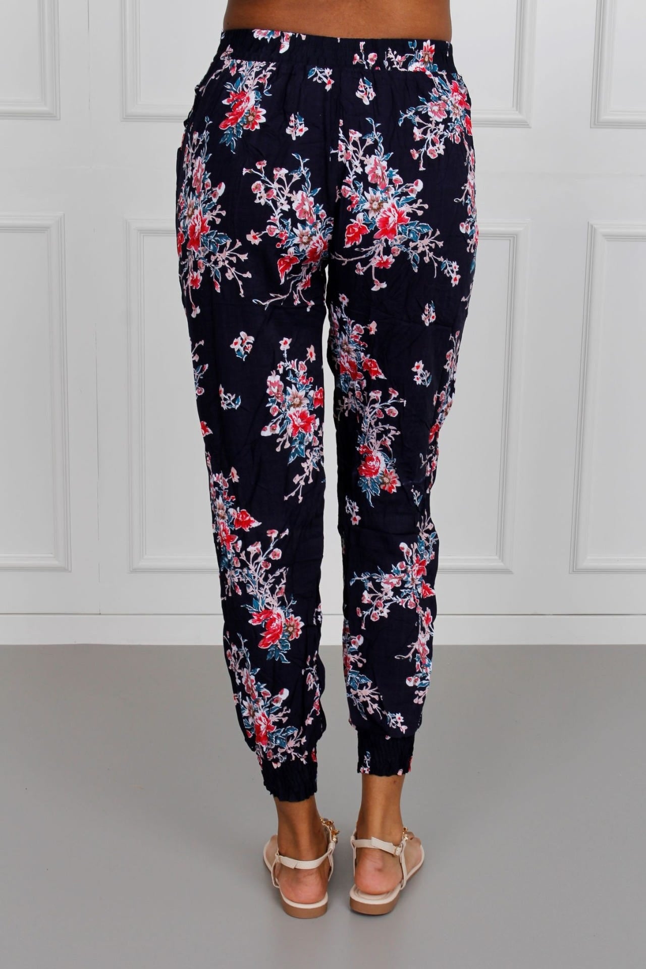 Elastische Hose mit Blumenprint, navy