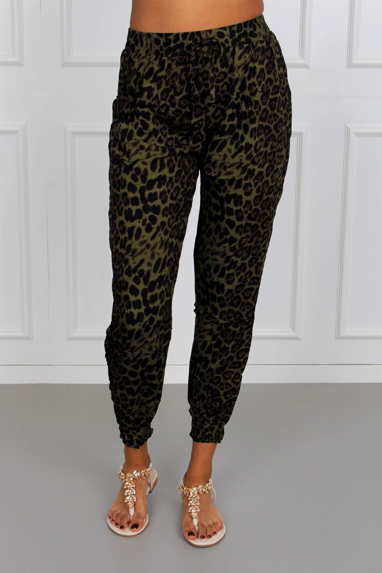 Elastische Hose mit Leopardenprint, khaki