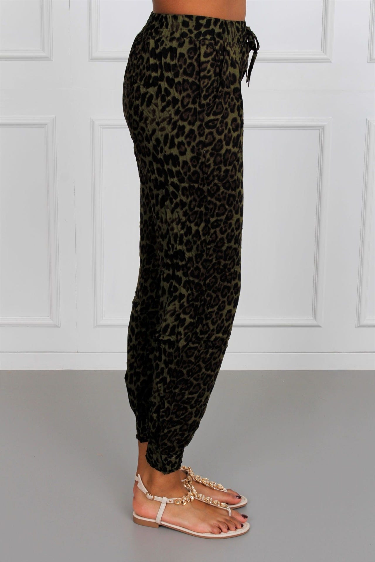 Elastische Hose mit Leopardenprint, khaki