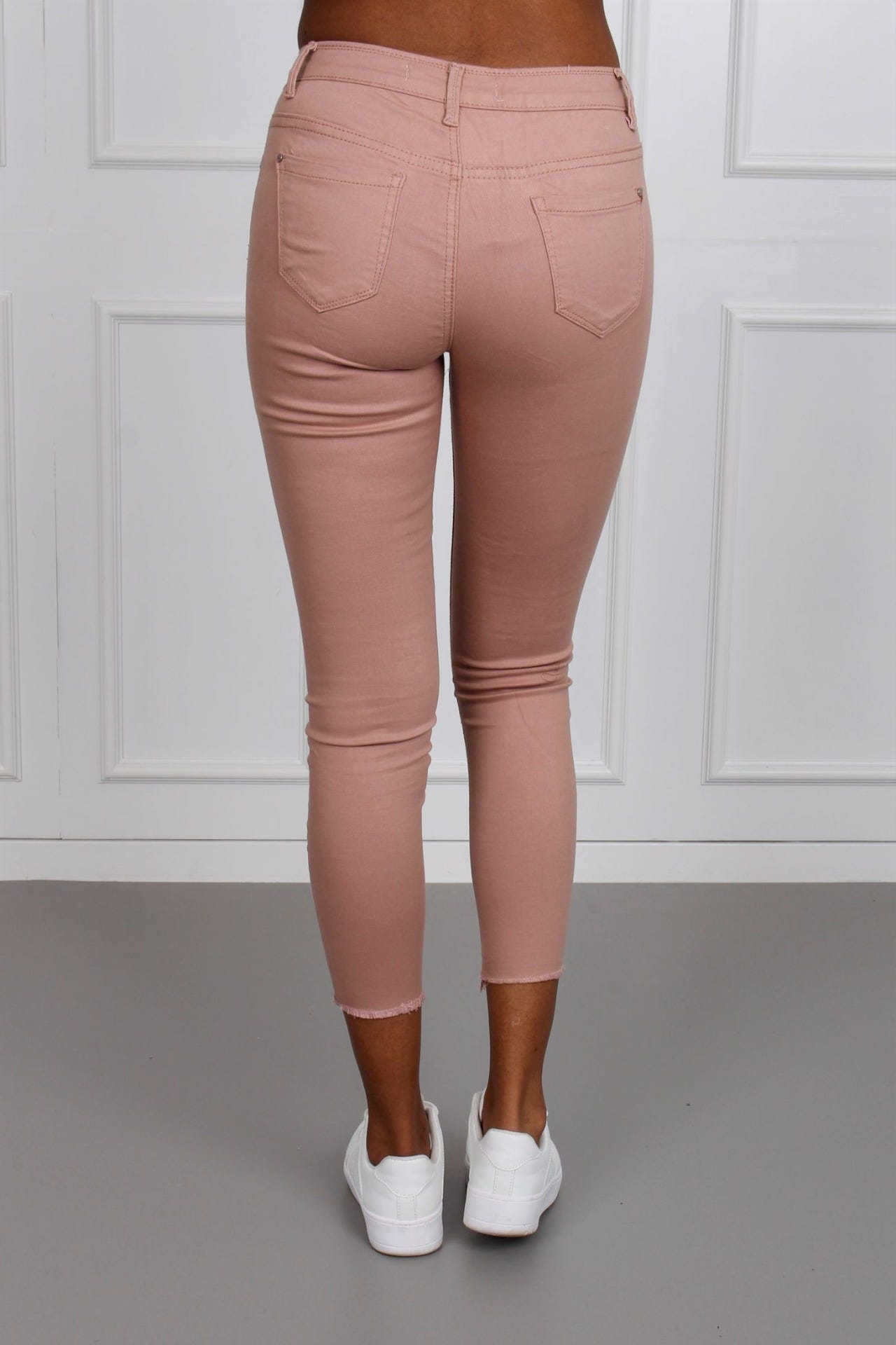 Jeans mit Rissen, rosa