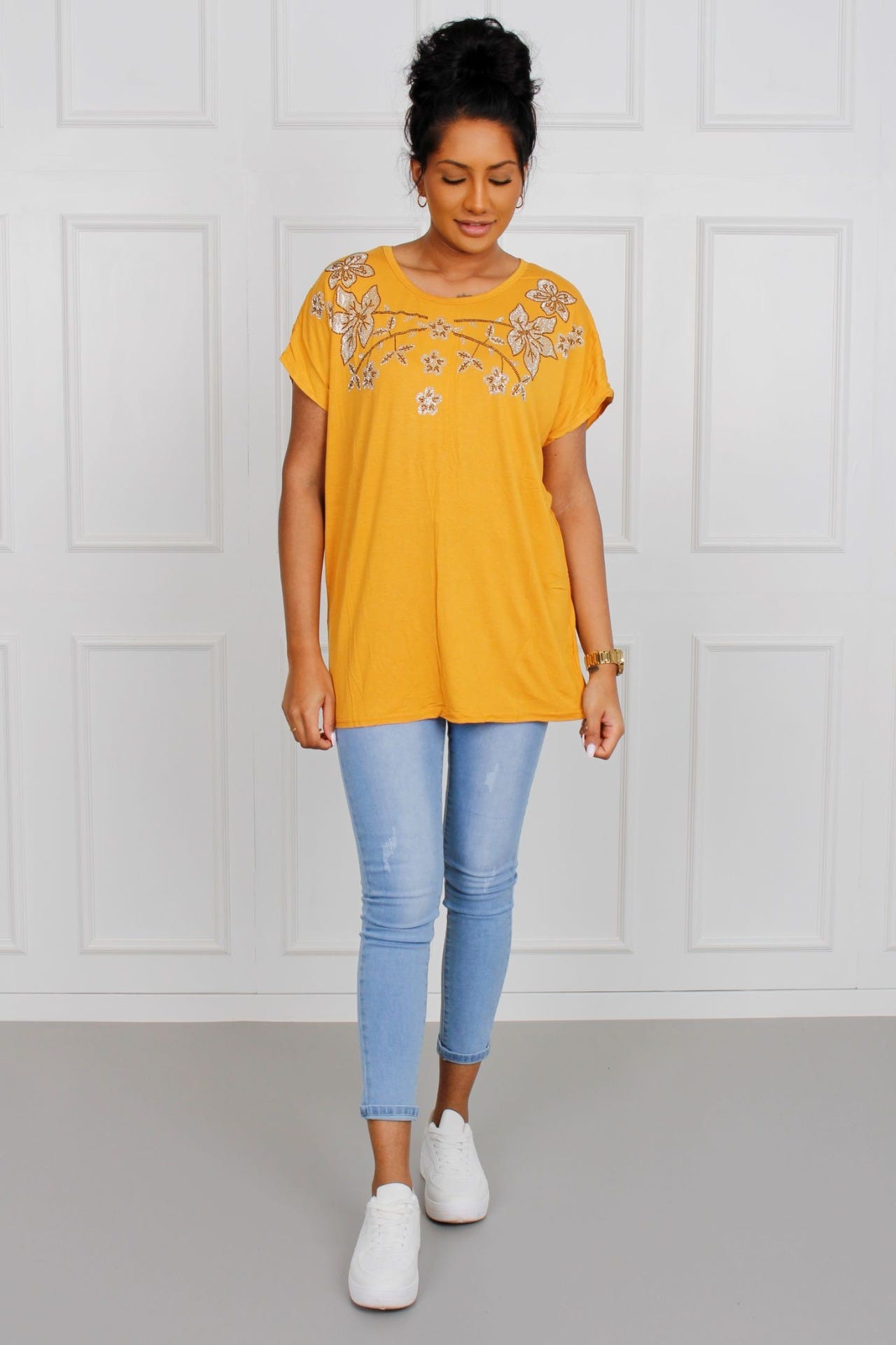 T-shirt med blomstermotiv, mustard