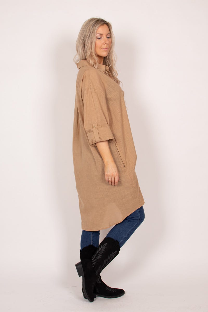 Hemdkleid mit Hosentaschen im Leinenlook Camel