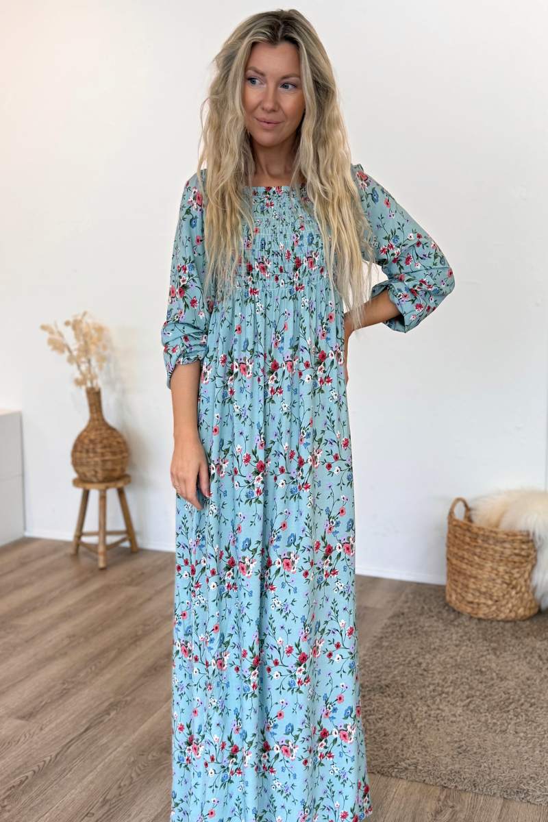 Smock kjole m. lange ærmer og blomsterprint Sky blue