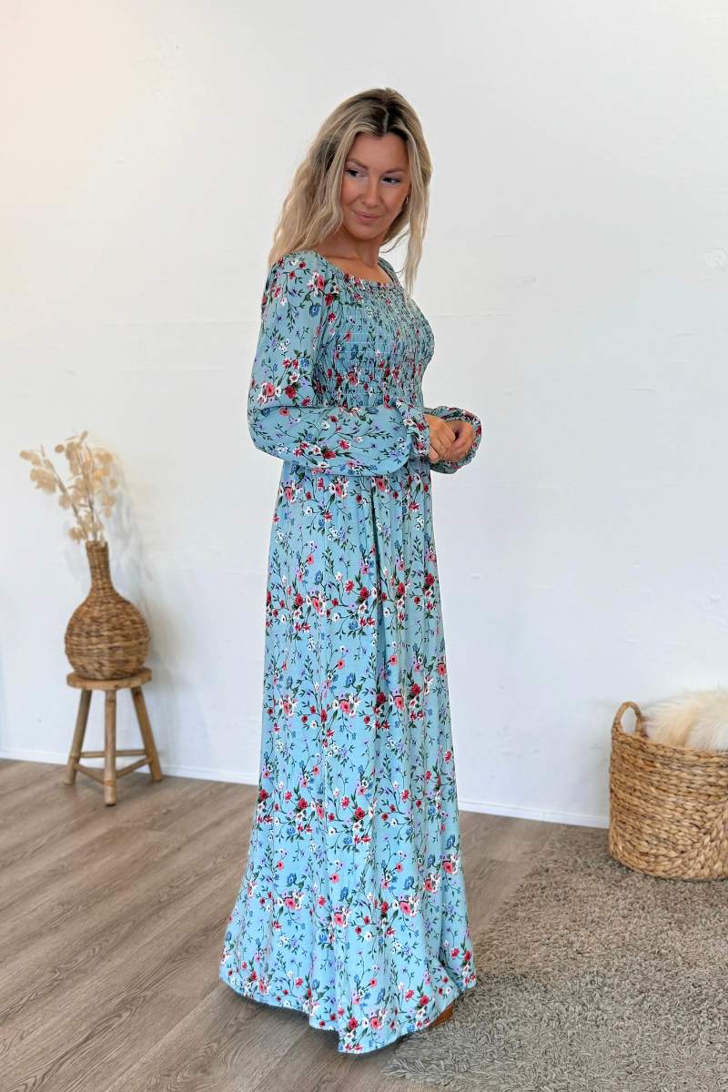 Smock kjole m. lange ærmer og blomsterprint Sky blue