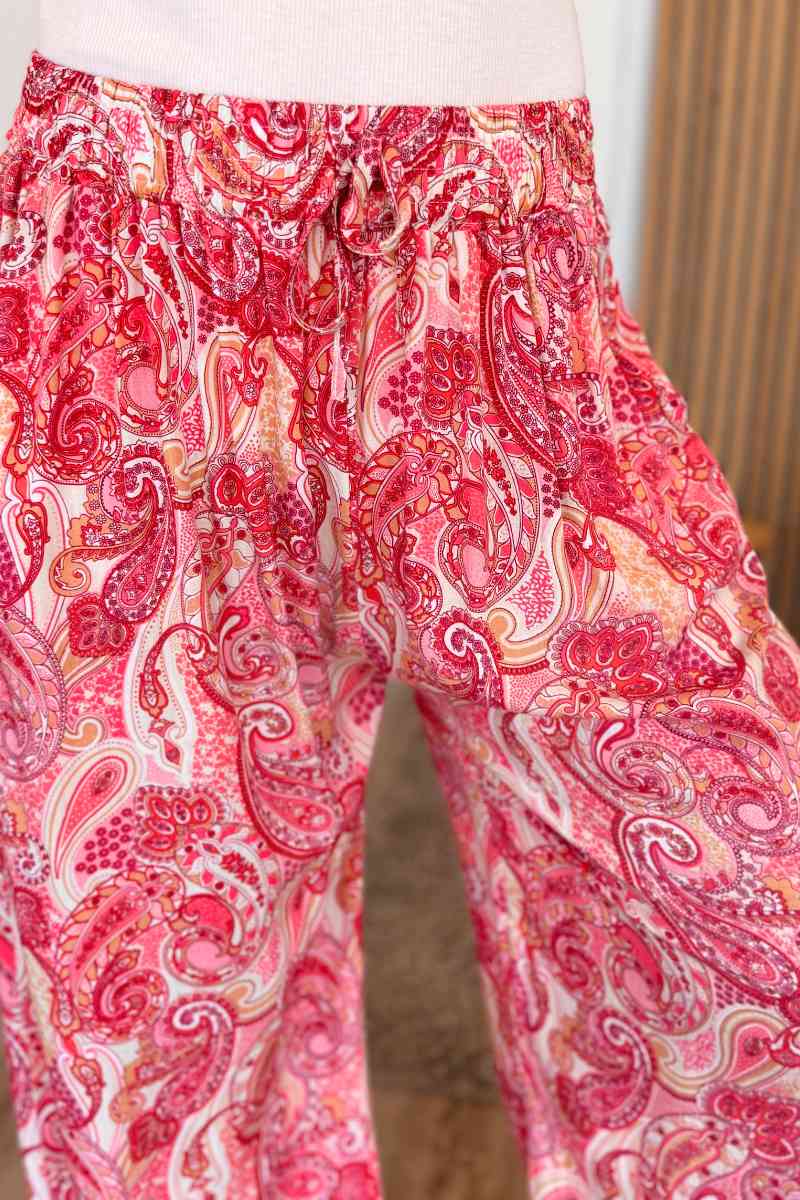 Elastische Hose mit Paisleymuster Rot