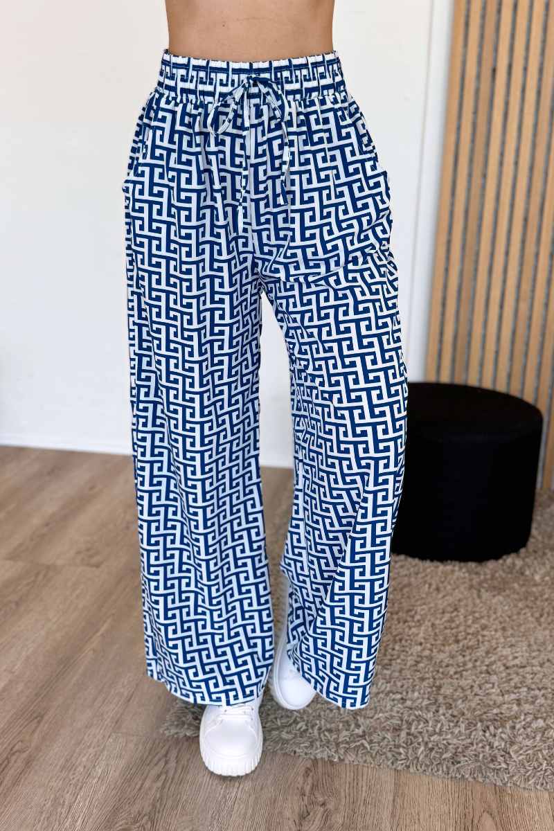 Elastische Hose mit weitem Bein und grafischem Muster Blau