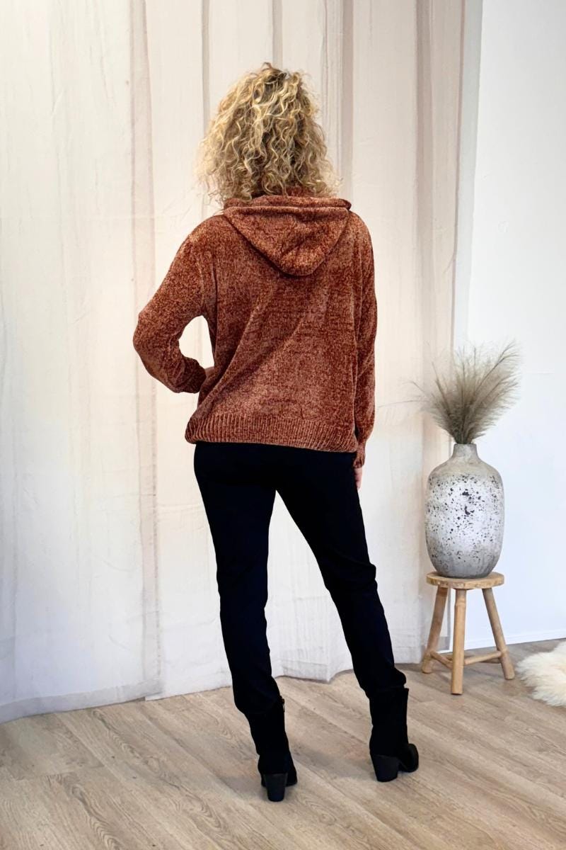 Gestrickter Kapuzenpullover mit Sten Print Braun