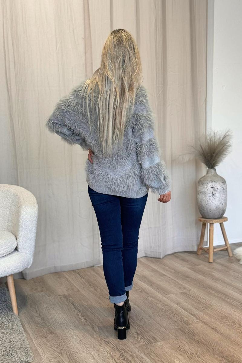 Gestreifter Strickpullover Grau