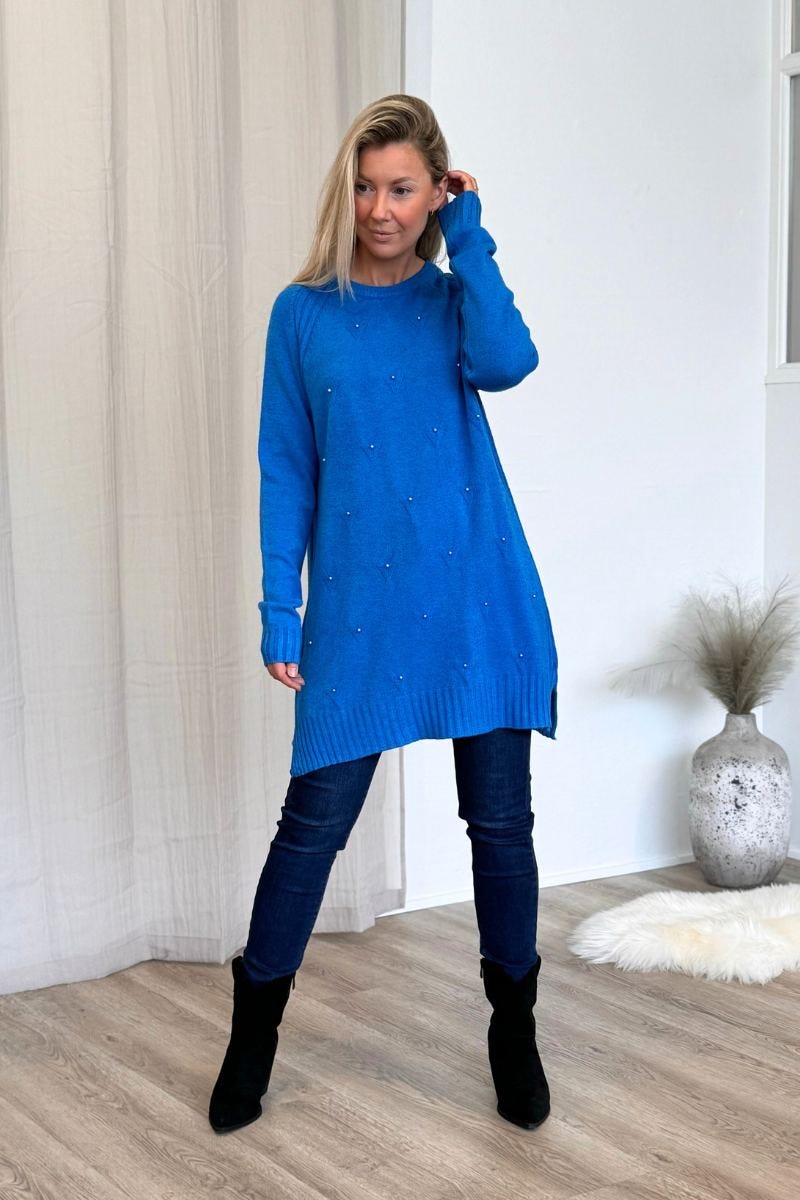 Langer Strickpullover mit Perlen Blau