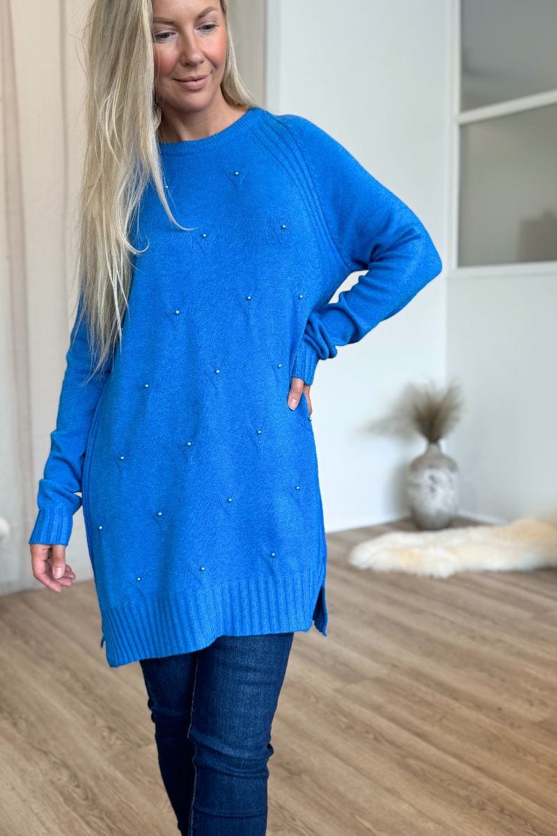 Langer Strickpullover mit Perlen Blau