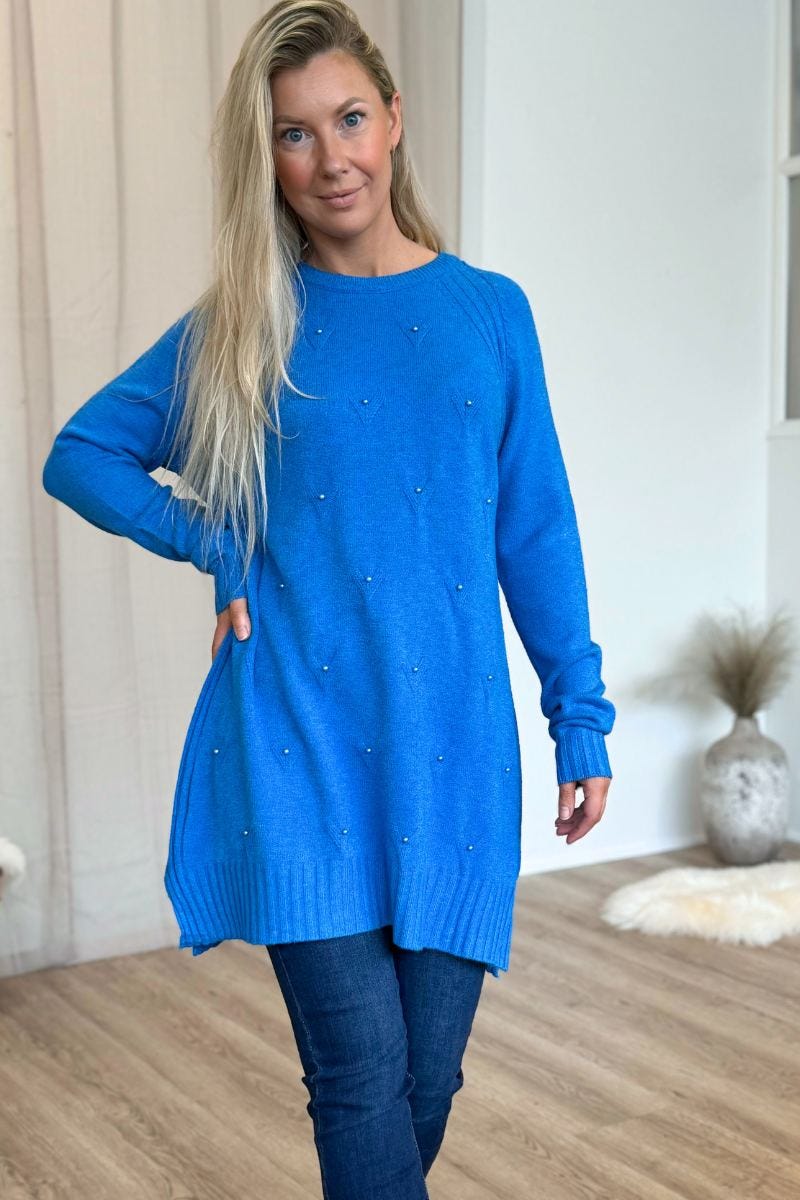 Langer Strickpullover mit Perlen Blau