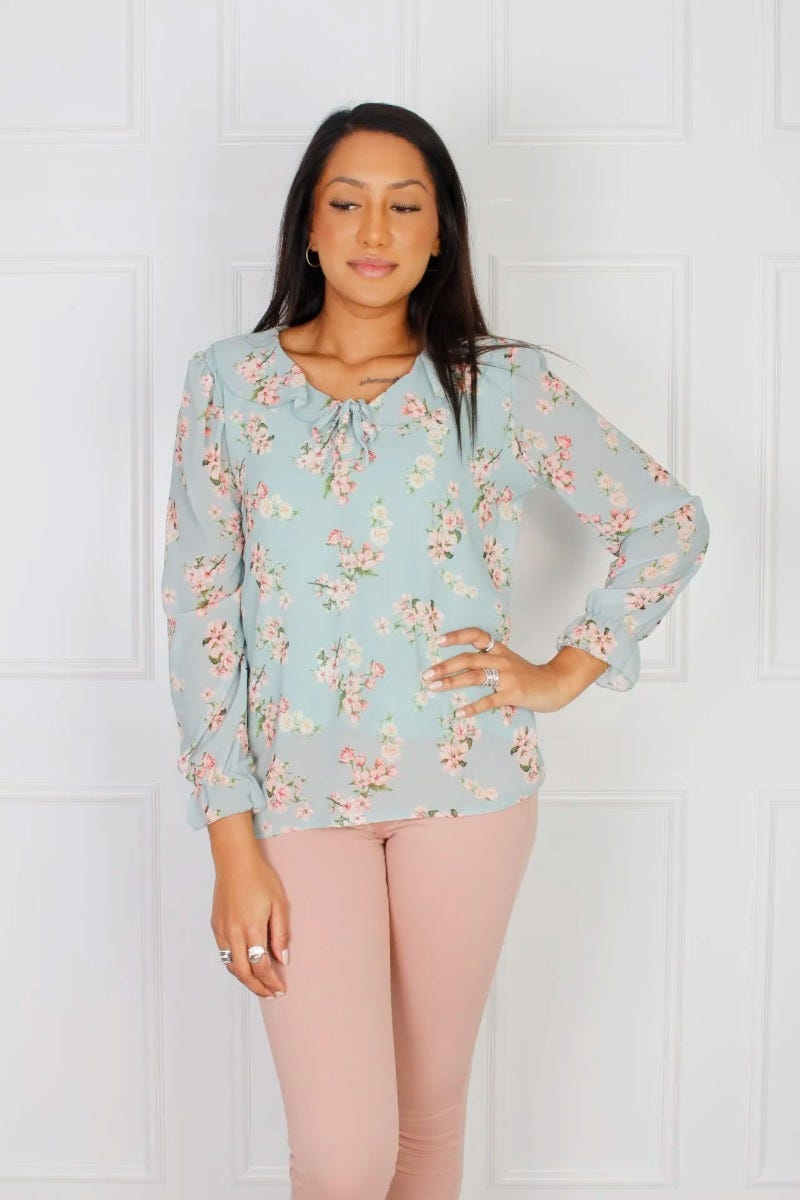 Bluse med flæse, grøn floral