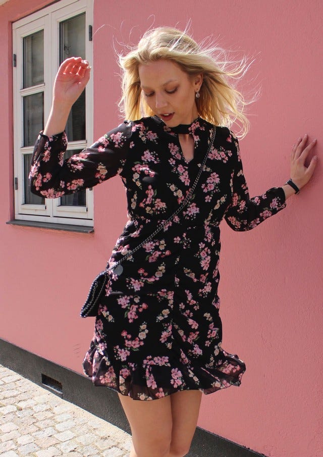 Drapiertes Kleid mit Blumenprint, schwarz