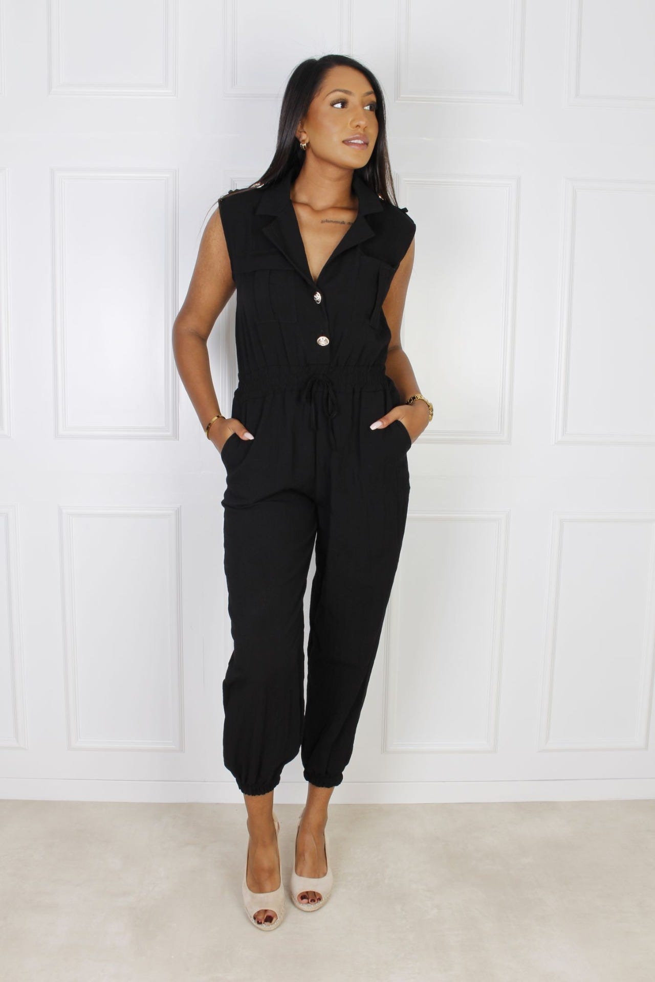 Jumpsuit mit goldenen Knöpfen, schwarz