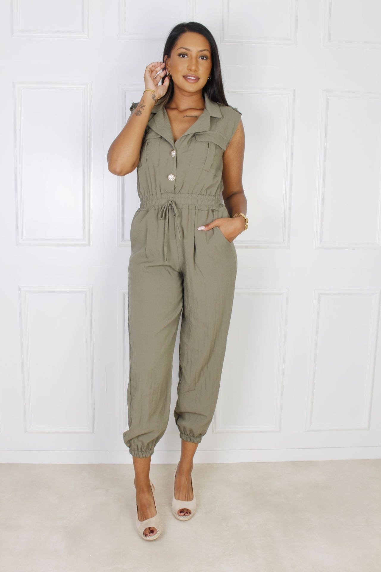 Jumpsuit mit goldenen Knöpfen, khaki