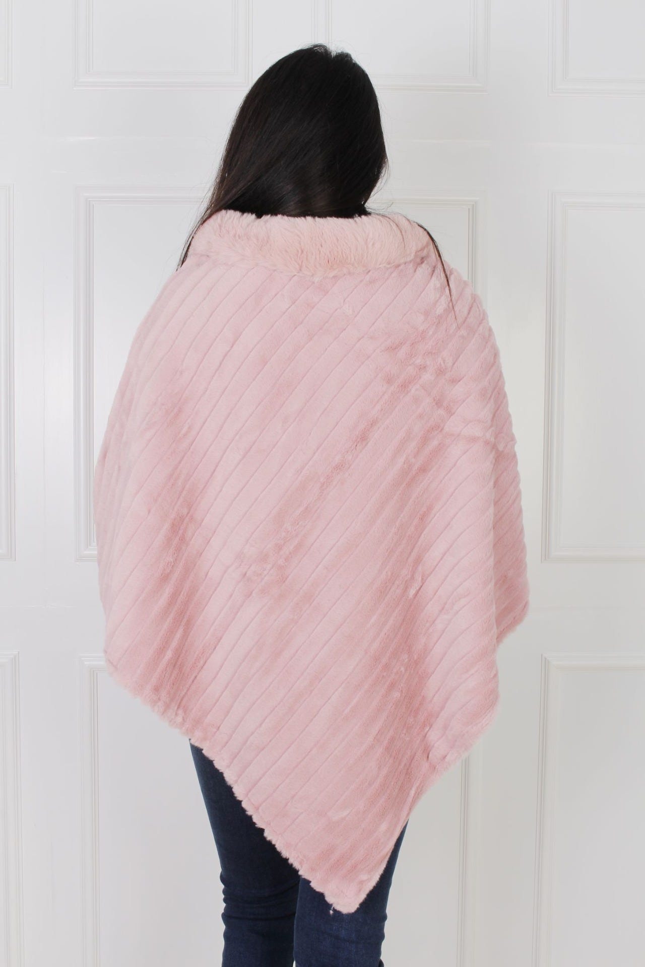 Faux fur poncho med krave, rosa