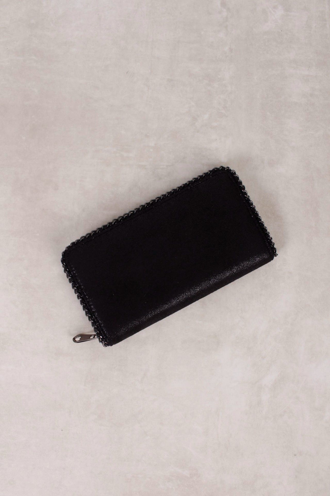 Clutch/Geldbörse mit Kettendetails, schwarz