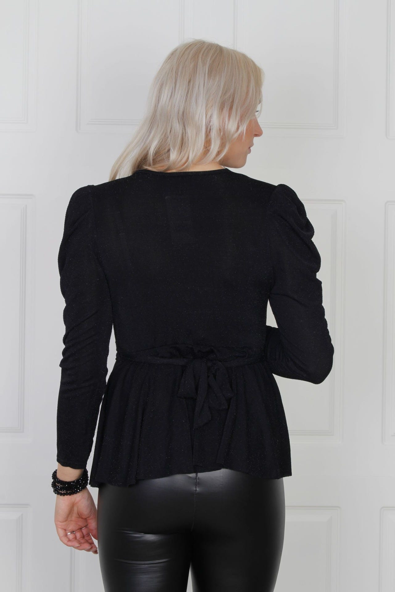 Bluse mit Schnalle, schwarz