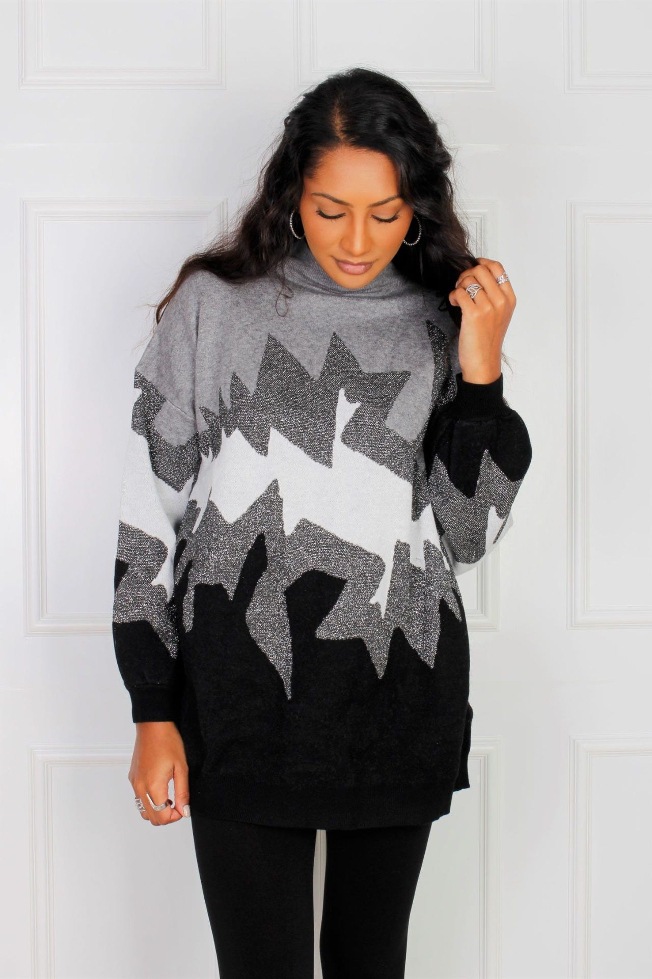 Rollkragenpullover mit Glimmermuster, grau