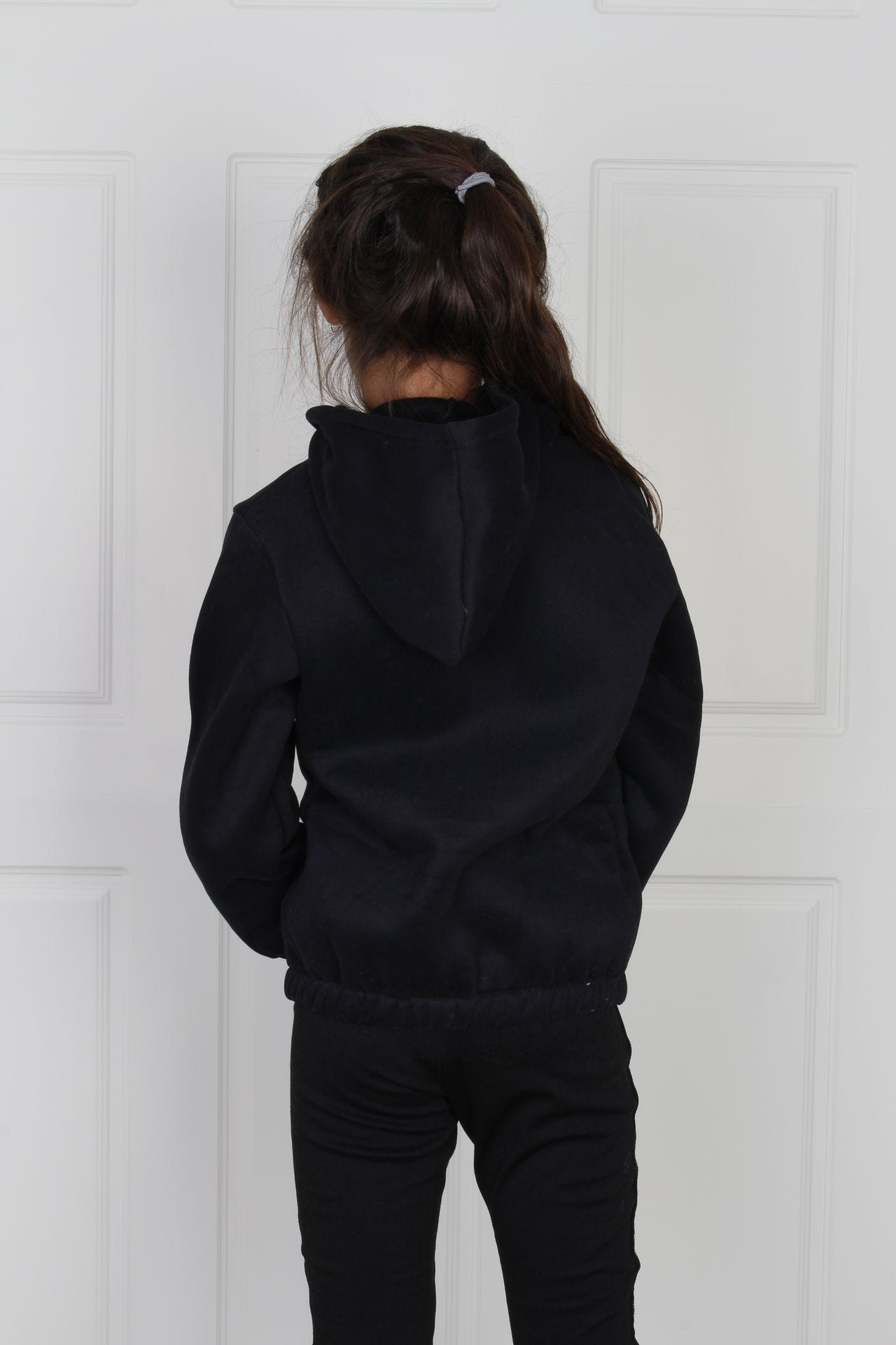 Hoodie mit Paillettentext und Bindeband, schwarz