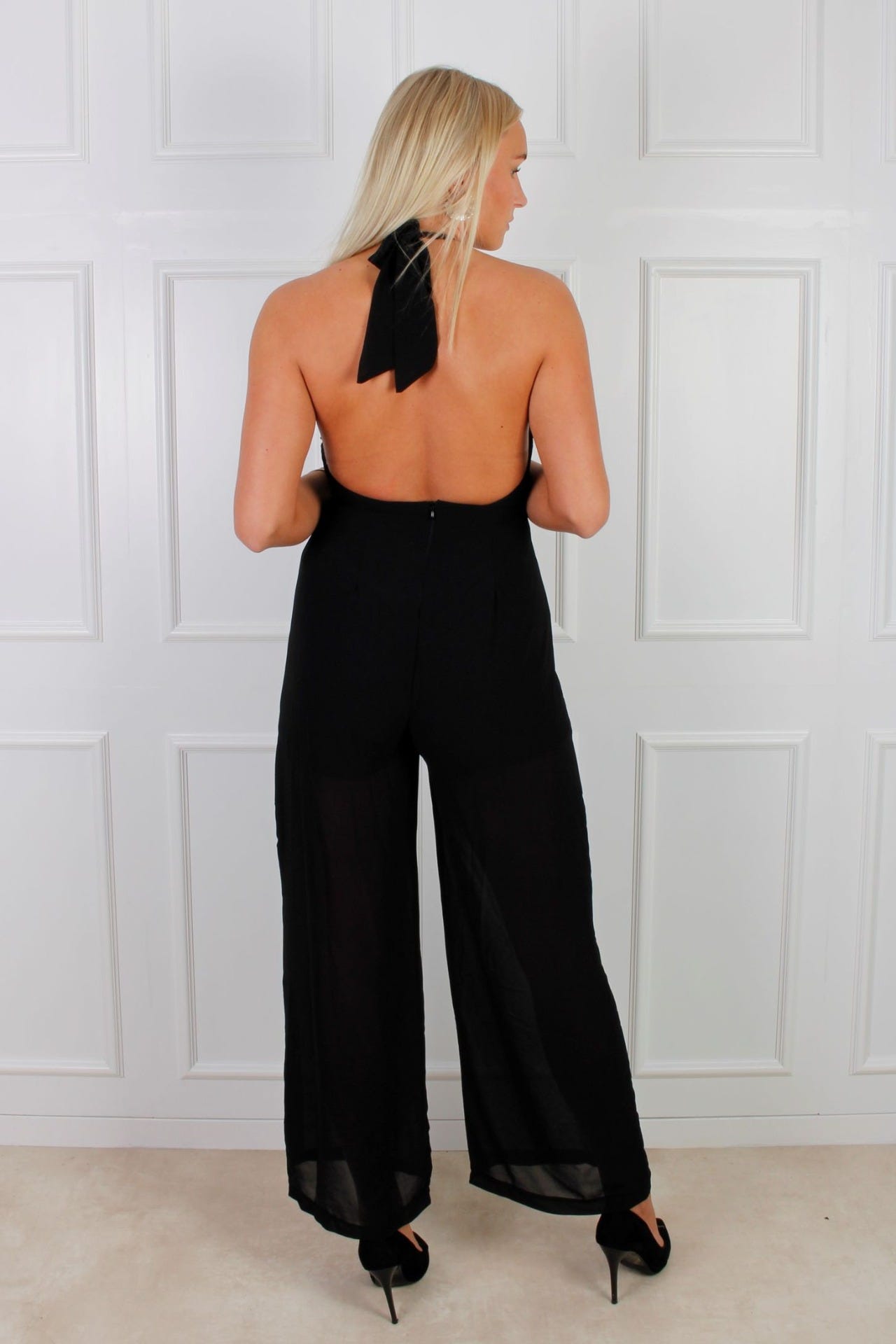 Ditte Jumpsuit mit offenem Rücken, schwarz