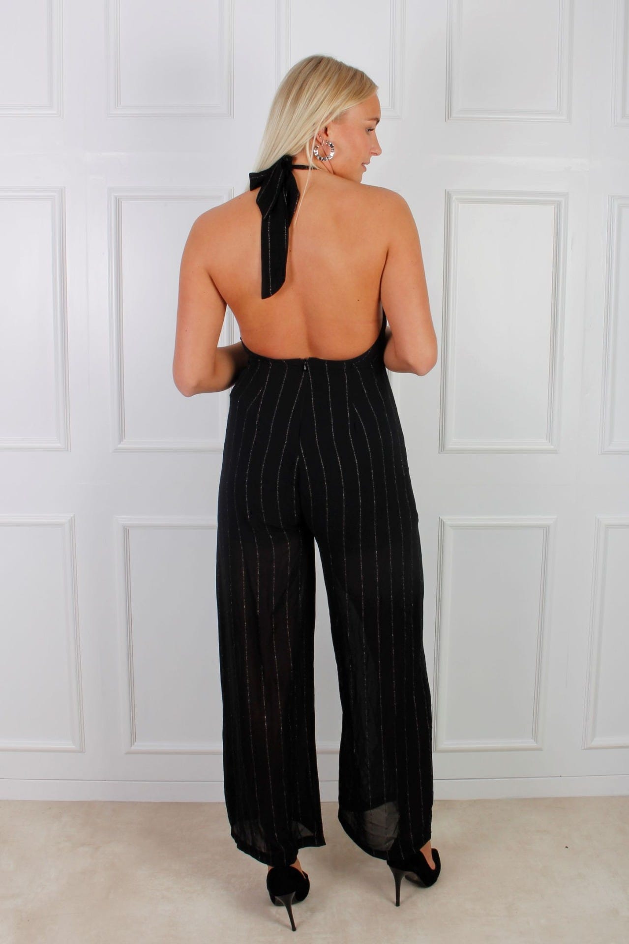 Ditte Jumpsuit mit offenem Rücken, schwarz/silber