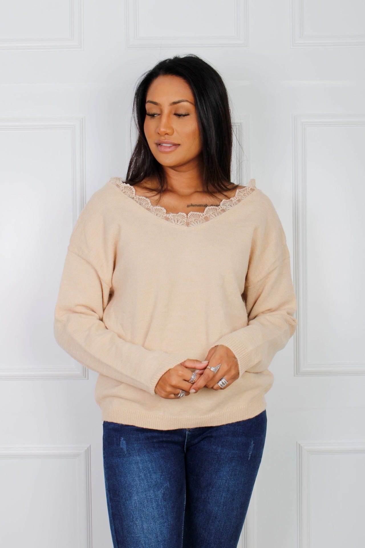 Strickpullover mit Spitzenausschnitt, beige