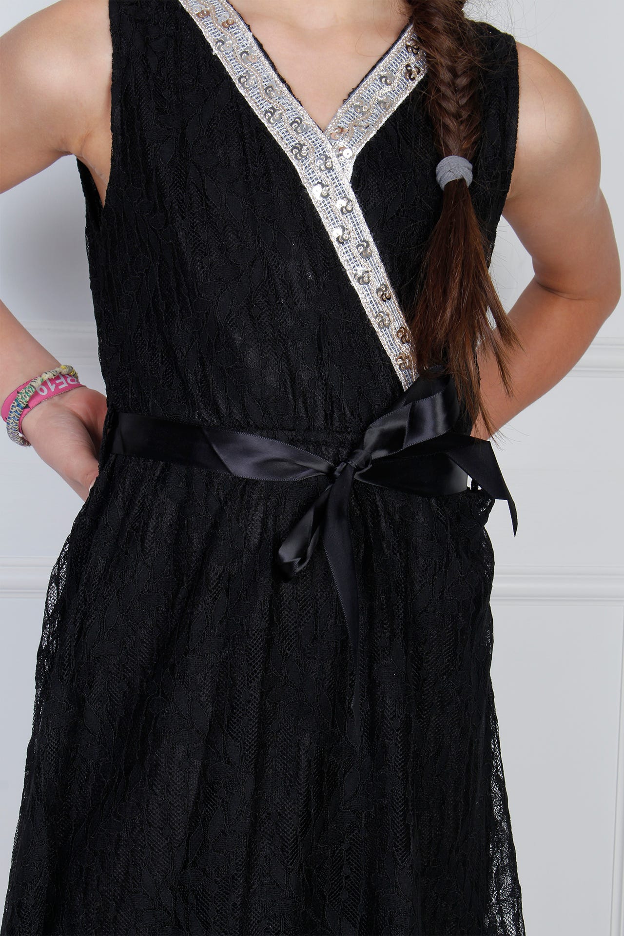 Spitzenkleid mit Stickdetails, schwarz