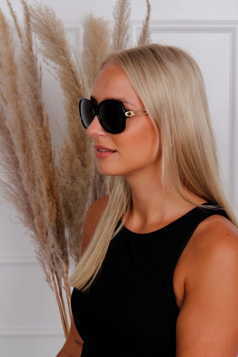 Sonnenbrille mit Golddetails, schwarz