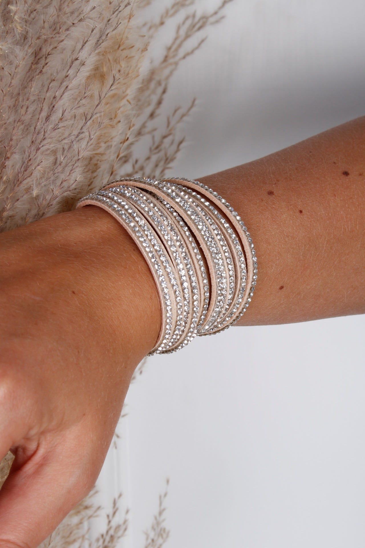 Harper Armband mit Diamantsteinen, beige