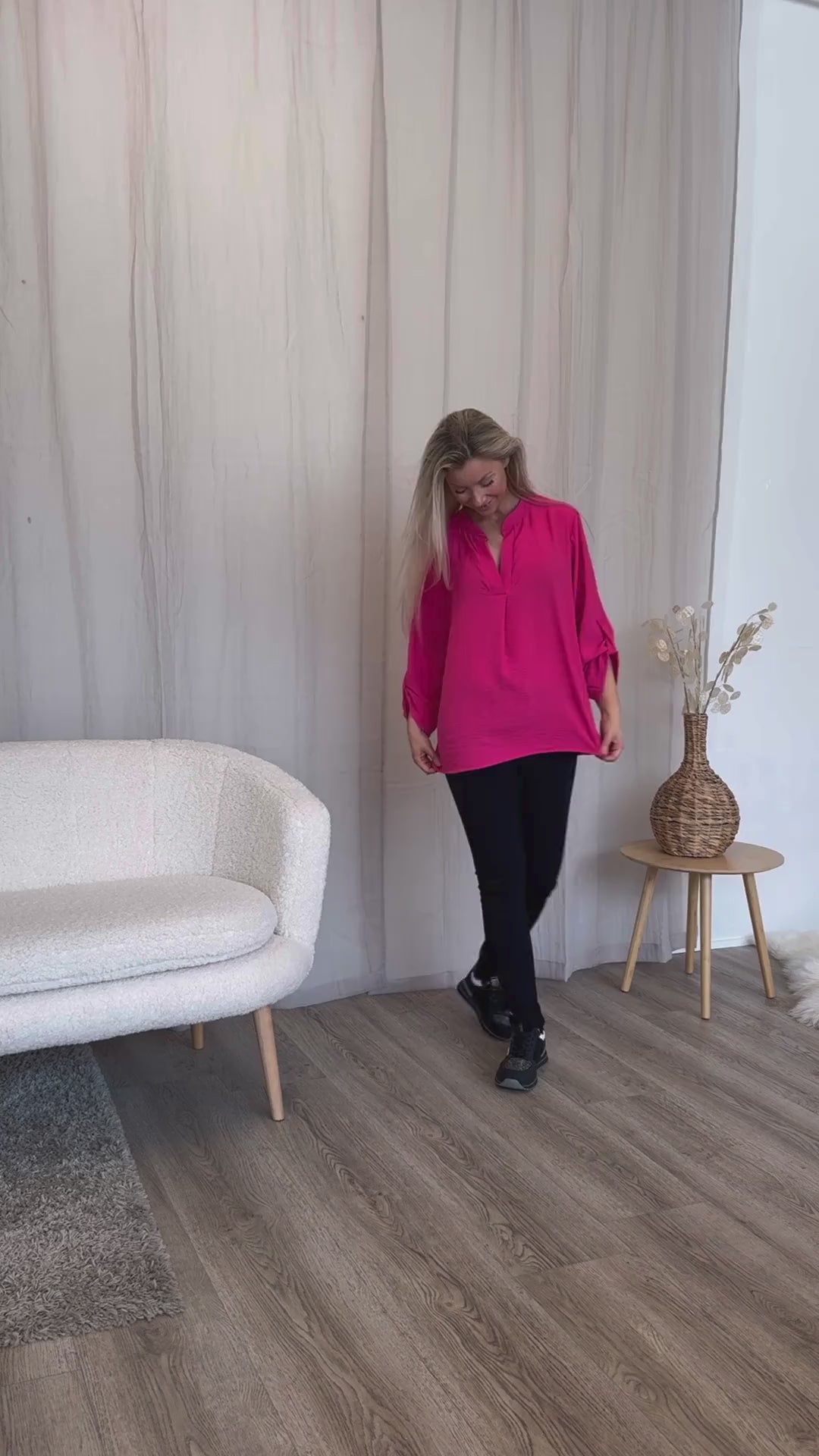 Video laden: Adeline Bluse Fuchsia Pink